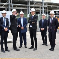 Fejlesztések Esztergomban – Szijjártó Péter a Magyar Suzuki gyárába látogatott