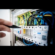 Kontár munkát végzett a villanyszerelő