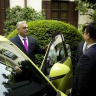 Orbán Viktor: a jövő autóit is Magyarországon fogják gyártani