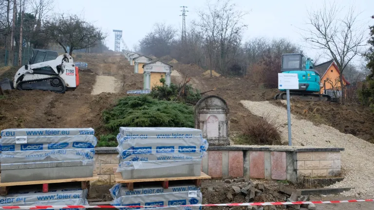 Befejeződtek a tereprendezési munkák a dorogi Kálvárián