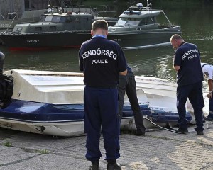 Dráma a Dunán: öten voltak a hajón, egy embert még mindig nem találnak