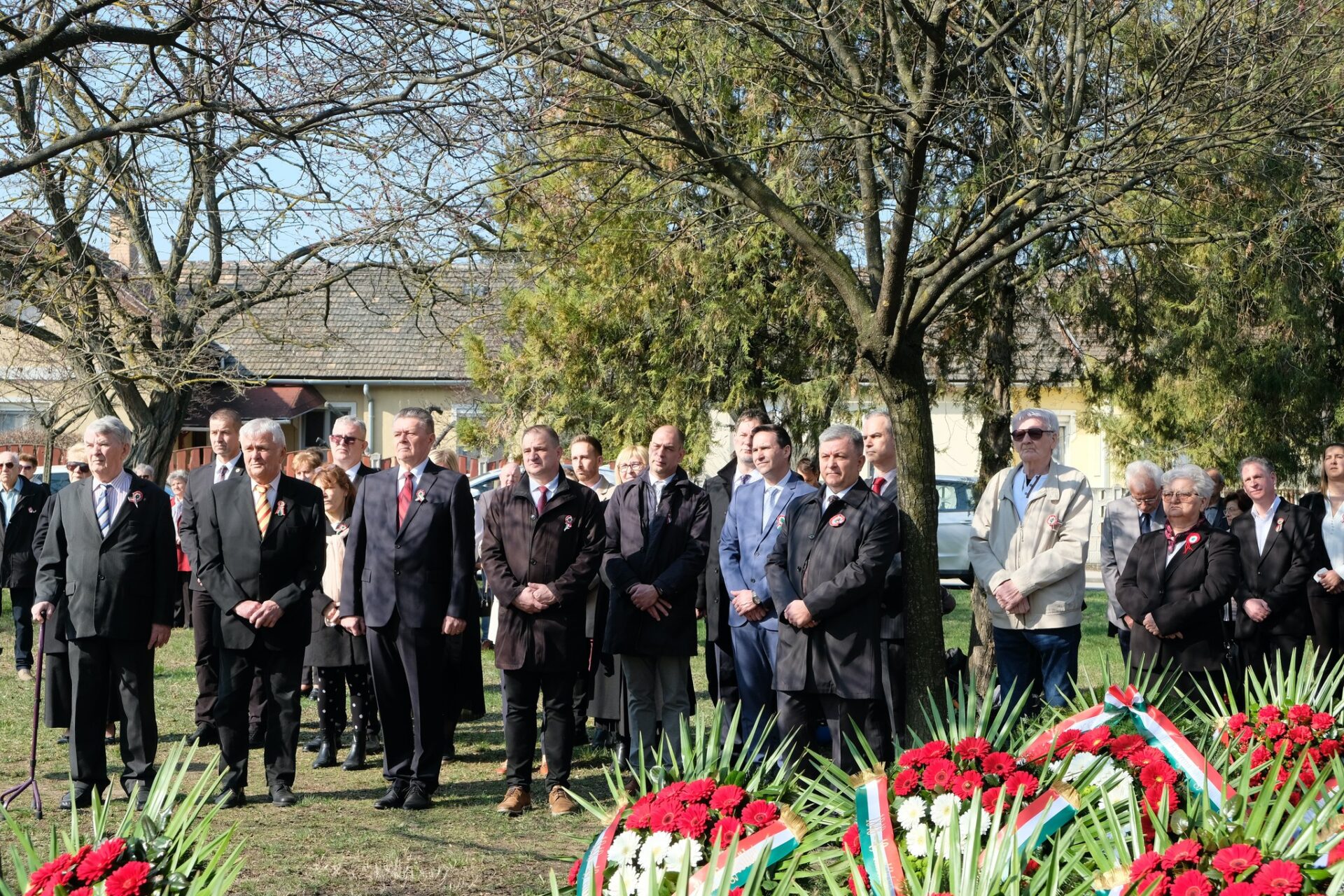 „Hőseink emlékére” – Méltóságteljes megemlékezés Dorogon a forradalom évfordulóján