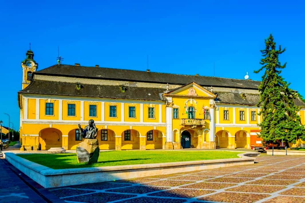Történelmi nevek a Városházán: Átnevezték Esztergom ikonikus termeit