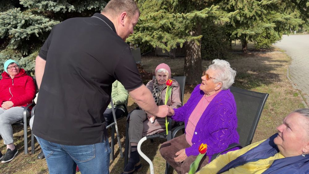 Egy szál virág, ezer mosoly: Különleges kezdeményezéssel tette szebbé a nőnapot a Gran TV