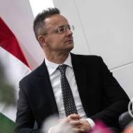 Szijjártó Péter: Kína egy évvel meghosszabbította a magyar állampolgárok vízummentességét