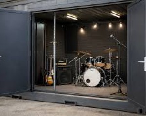 Megérkezett a próbakonténer, júniustól használhatják az esztergomi zenekarok