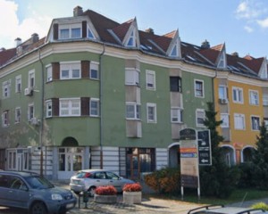 Önkormányzati támogatást kap a Hősök terei társasház homlokzatfelújítása