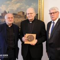 Átadták a Parma Fidei – Hit Pajzsa díjat Erdő Péter bíborosnak