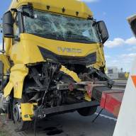 Kamionbaleset az M1-esen: Jelentős a torlódás Mocsa térségében