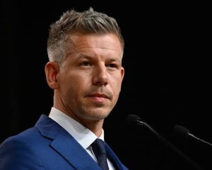 Hőség - Magyar Péter: 130 ezer liternél is több ivóvizet juttattak el az emberekhez a hétvégén