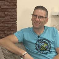 Kanapé Rausz Péter kerékpározóval