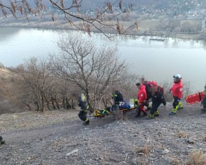 Lezuhant egy fiatal lány a Remete-barlangnál
