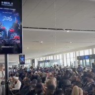 Rendkívüli: Iráni légitámadások érték az Arab-öblöt – Több ezer magyar kért konzuli védelmet