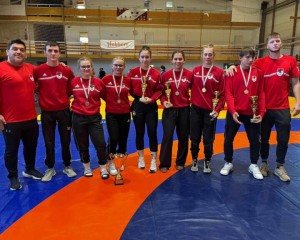 Négy aranyéremmel és csapatgyőzelemmel taroltak az esztergomi birkózók Dorogon