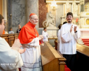 Újra a hívek között – Erdő Péter bíboros is jelen volt a pünkösdvasárnapi szentmisén Esztergomban