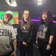 Verbal - Téma:  Ez egy rocker diáklány zenekar! Vendég: Eszenyi Leila Cecília, Gula Regina /Cicafröccs/  2026.04.01.