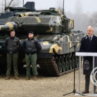 Szalay-Bobrovniczky Kristóf: érkezik a hathavi fegyverpénz