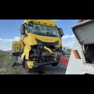 Kamionbaleset az M1-esen: Jelentős a torlódás Mocsa térségében