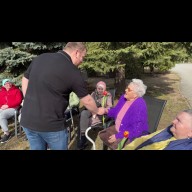 Egy szál virág, ezer mosoly: Különleges kezdeményezéssel tette szebbé a nőnapot a Gran TV