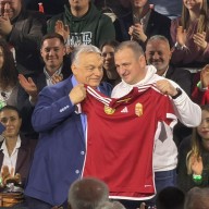 Háborúellenes gyűlés Esztergomban