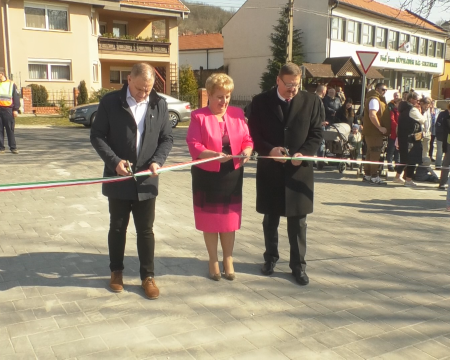 A megújult Csolnoki főtér ünnepélyes átadása