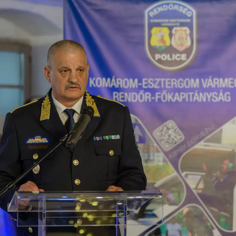 Esztergomi rendőröket jutalmaztak a Rendőrség Napja alkalmából