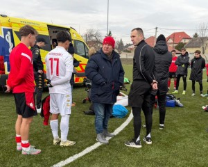 Dupla eszméletvesztés a Dorog–ESMTK edzőmeccsen, kórházba kerültek a játékosok