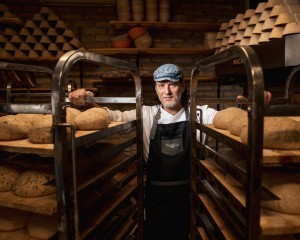 Kovászos kenyér illata költözik a belvárosba: Szabi A Pék érkezik Esztergomba