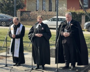Méltóságteljes főhajtás az esztergomi Honvédtemetőben: 1848 hőseire emlékeztek