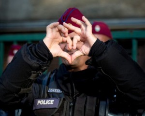 Súlyos betegséggel küzdő nyergesújfalui rendőrnő kezelésére gyűjtenek