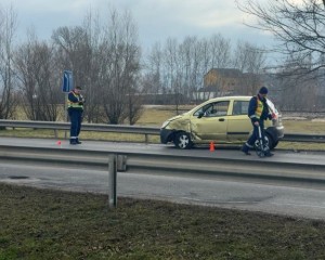 Két idős nő karambolozott a 10-es főúton Tátnál