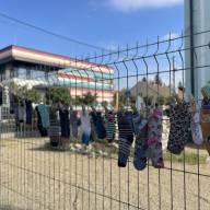 Fél pár zoknikkal hívták fel a figyelmet az autizmusra Dorogon