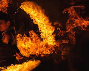 Jégpálya megnyitó: Tűzzsonglőr előadás és szikrashow