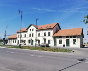 Az esztergomi vasútállomás várótermében őrjöngött a férfi, fogházbüntetésre ítélte a bíróság