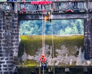 Részleges gyalogosforgalom-korlátozás a Mária Valéria hídon pénteken