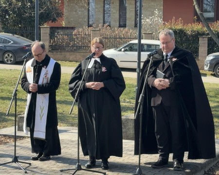 Méltóságteljes főhajtás az esztergomi Honvédtemetőben: 1848 hőseire emlékeztek