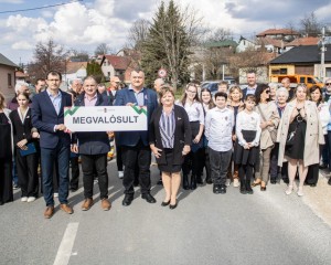 Megújult a piliscsévi főút – ünnepélyesen adták át a Béke utcát