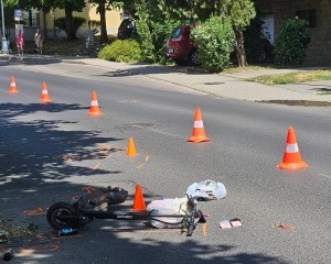 alapján: Súlyos rollerbaleset történt Esztergomban a Kölcsey utcában