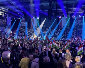 Megkezdődött Orbán Viktor fóruma Esztergomban