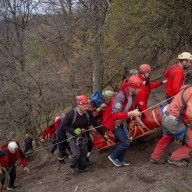 24 barlangi mentőt, tűzoltókat, légimentőt riasztottak a Dunakanyarba