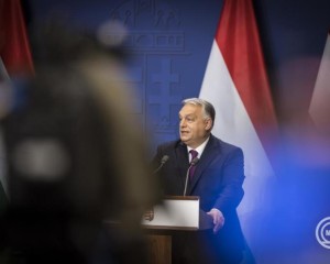 Tizenegy pontos vállalkozási adócsökkentési megállapodást jelentett be Orbán Viktor