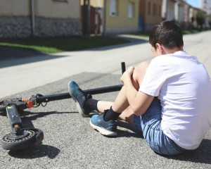 Címlapon a biztonság: Elektromos rollerek az utakon – Mire figyeljünk szülőként és közlekedőként?