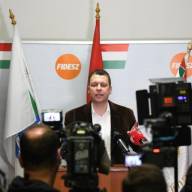 Választás 2026 - Menczer Tamás: amikor Orbán Viktort fenyegetik, akkor minden magyar embert fenyegetnek