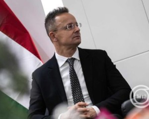 Szijjártó Péter: Kína egy évvel meghosszabbította a magyar állampolgárok vízummentességét