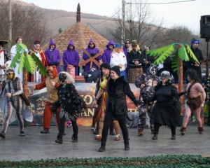 Eltemették Farsang Ferkót Tokodon – látványos műsorral búcsúztatták a telet