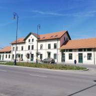 Az esztergomi vasútállomás várótermében őrjöngött a férfi, fogházbüntetésre ítélte a bíróság