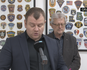 Rendvédelmi ereklyék és testvéri szeretet: Megnyílt Dr. Szilas László emlékkiállítása Párkányban