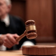 Közel 50 ezer doboz zárjegy nélküli cigarettát hoztak be az országba Esztergomnál