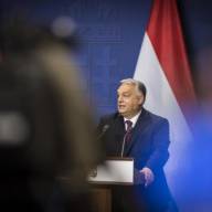 Tizenegy pontos vállalkozási adócsökkentési megállapodást jelentett be Orbán Viktor