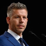 Hőség - Magyar Péter: 130 ezer liternél is több ivóvizet juttattak el az emberekhez a hétvégén